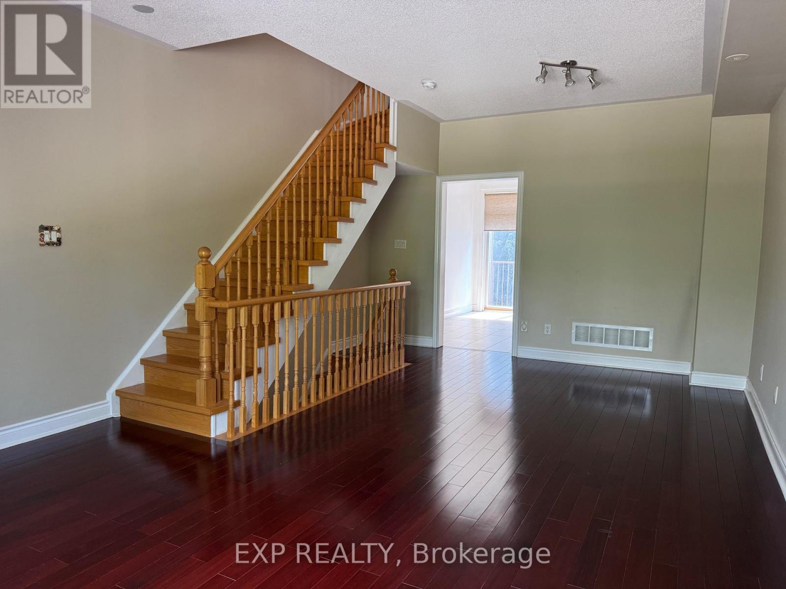 Residential Lease in Markham (Commerce Valley) 4