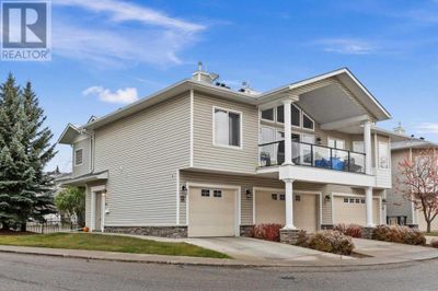 18 Rocky Vista Terr Nw, Townhouse with 2 bedrooms, 2 bathrooms and 2 parking in Calgary AB | Image 1