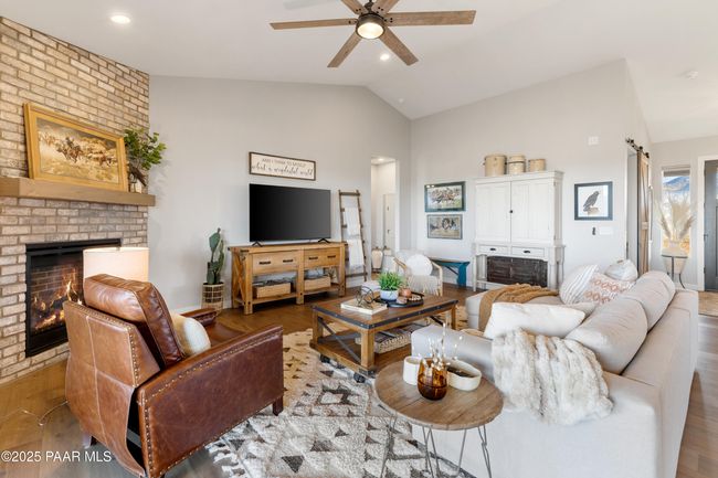 16-Living Room | Image 16