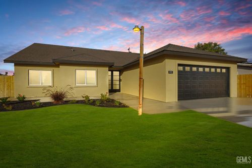 4519 Vern St, Bakersfield, CA, 93307-4960 | Card Image