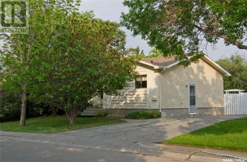 3127 Jenkins Dr E, Regina, SK, S4N6Y1 | Card Image