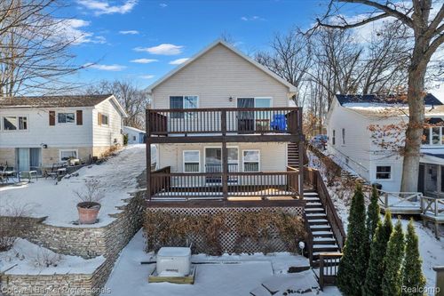 11050 Charles Dr, Byron, MI, 48418-9007 | Card Image