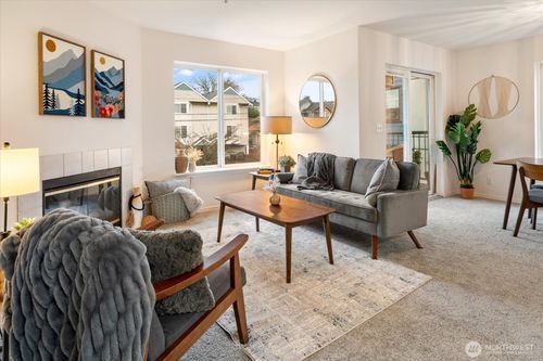 apt-201-1733 Nw 59th St, Seattle, WA, 98107-3003 | Card Image