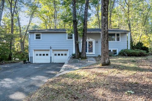 32 Stonewall Dr, Northampton, MA, 01060-1134 | Card Image