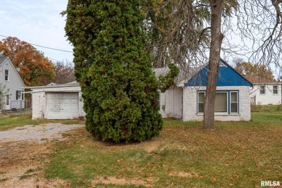 1615 36 Th Avenue, House other with 2 bedrooms, 1 bathrooms and null parking in East Moline IL | Image 2