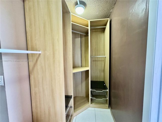 APT-506 - 4330 Hillcrest Dr, Condo with 1 bedrooms, 2 bathrooms and null parking in Hollywood FL | Image 16
