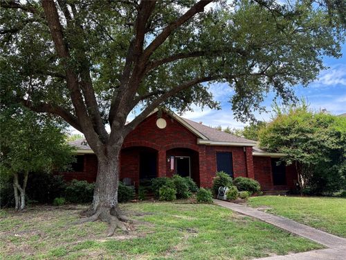813 Creek Valley Rd, Mesquite, TX, 75181-1239 | Card Image