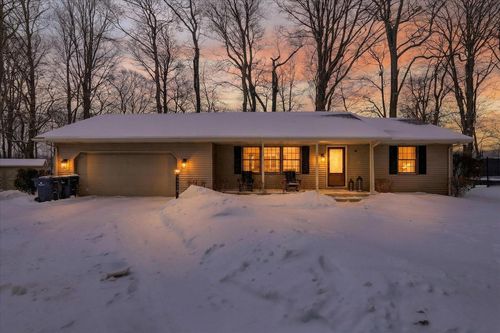 70070 2nd Ave, South Haven, MI, 49090-8394 | Card Image