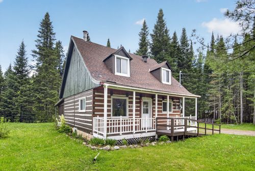 1210 Ch. Du Mont-Castor, Sainte Agathe des Monts, QC, J8C2Z8 | Card Image