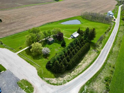 2393 Glenville Road, Decorah, IA, 52101 | Card Image