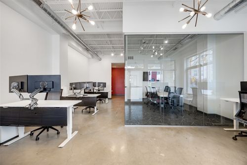 apt-2018-2401 E 6th St, Austin, TX, 78702-3961 | Card Image