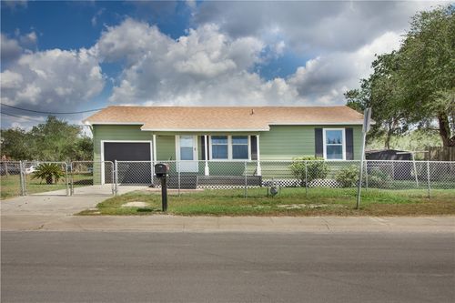 901 E 5th St, Sinton, TX, 78387-3901 | Card Image