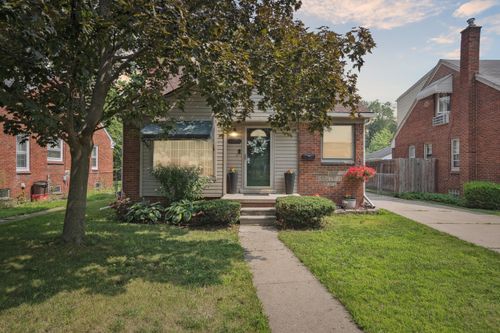 21731 Bournemouth St, Harper Woods, MI, 48225-2331 | Card Image