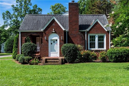 7090 Reynolda Rd, Pfafftown, NC, 27040-8421 | Card Image