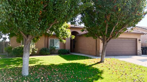 226 S Argyle Pl, Porterville, CA, 93257-4300 | Card Image