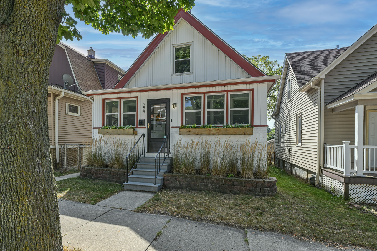 Rosedale Ave, Milwaukee, WI 53207