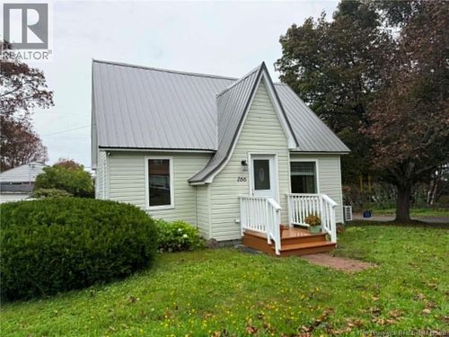 166 Ritchie Ave, House with 3 bedrooms, 2 bathrooms and null parking in Miramichi NB | Card Image