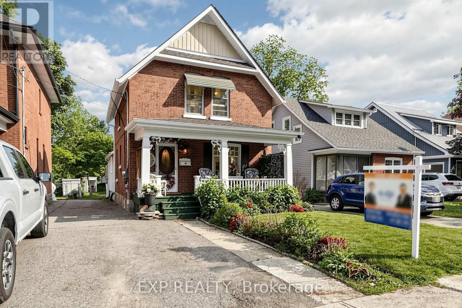 Residential in Kawartha Lakes (Lindsay) 2