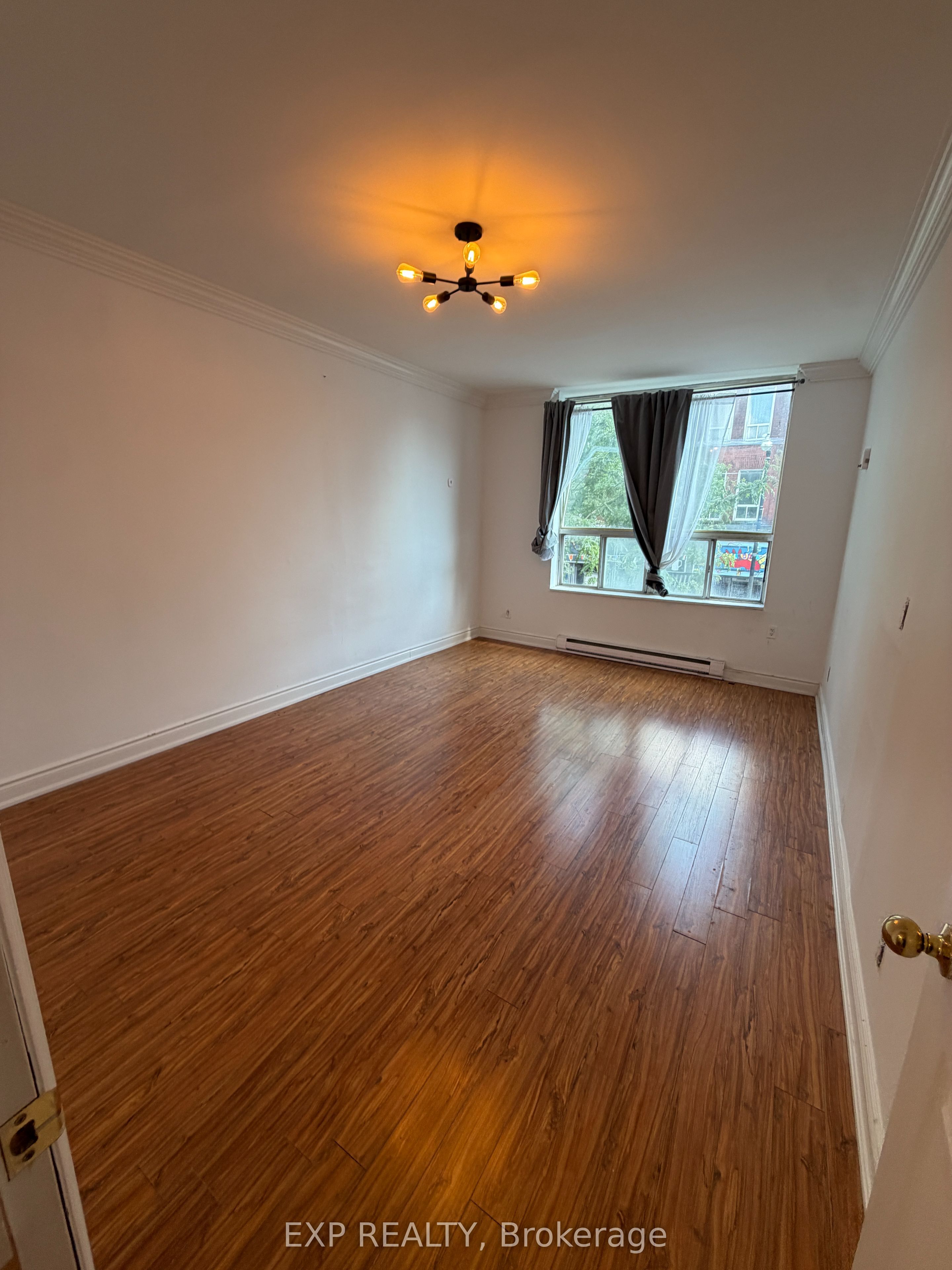 Residential Lease in Toronto W02 4