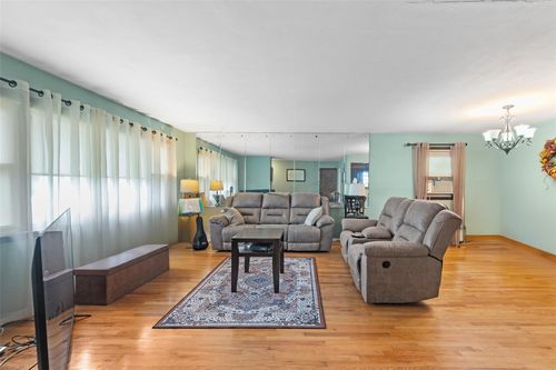 160 Laconia Ave, Staten Island, NY, 10305-2418 | Card Image