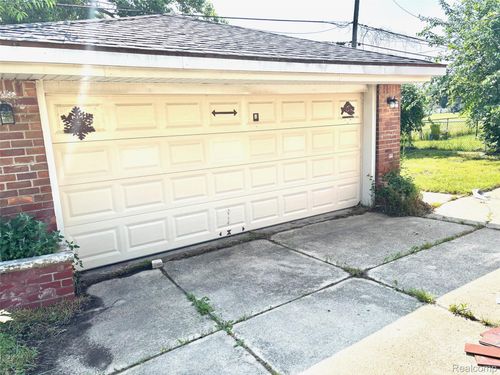 3941 Wellington St, Inkster, MI, 48141-3195 | Card Image