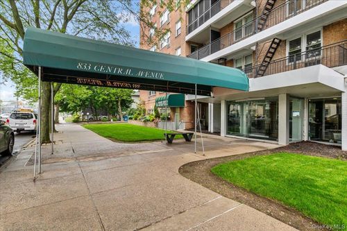5b-833 Central Ave, Far Rockaway, NY, 11691-4607 | Card Image