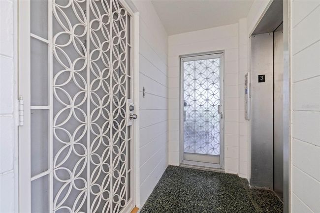 UNIT-6 - 1060 N Shore Dr Ne, Condo with 2 bedrooms, 2 bathrooms and null parking in ST PETERSBURG FL | Image 22