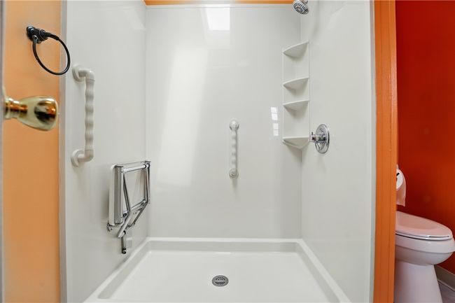 127 Rock Lake Dr, House other with 2 bedrooms, 2 bathrooms and 2 parking in Zelienople PA | Image 14