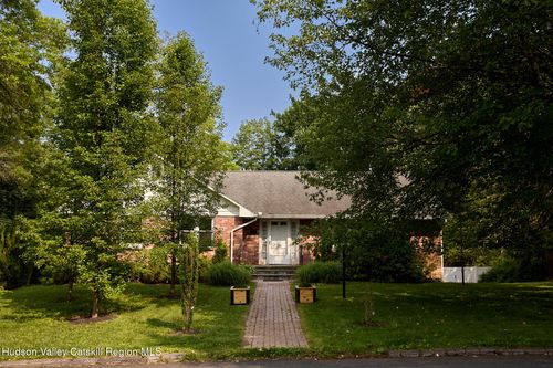38 N Manheim Blvd, New Paltz, NY, 12561-1218 | Card Image