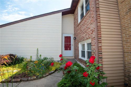 8324 Willow Run, FOGELSVILLE, PA, 18051-1534 | Card Image