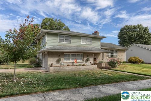 81 Locust Ave, Hershey, PA, 17033-1737 | Card Image