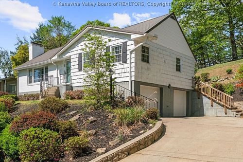 1529 Summit Dr, Charleston, WV, 25302-2938 | Card Image