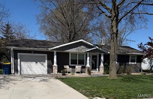 499 W Oak St, Aviston, IL, 62216-3521 | Card Image