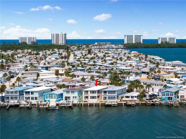 1109 Nettles Blvd, House other with 2 bedrooms, 2 bathrooms and 1 parking in Jensen Beach FL | Image 12