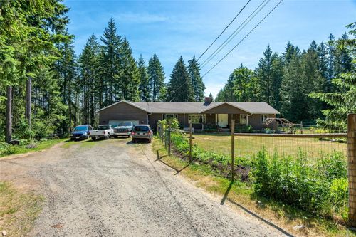 8598 Island Highway N, Black Creek, BC, V9J | Card Image