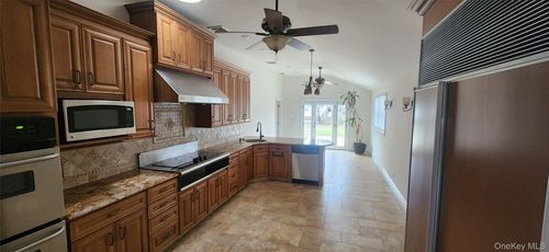 1524 Express Dr S, Brentwood, NY, 11717-1203 | Card Image