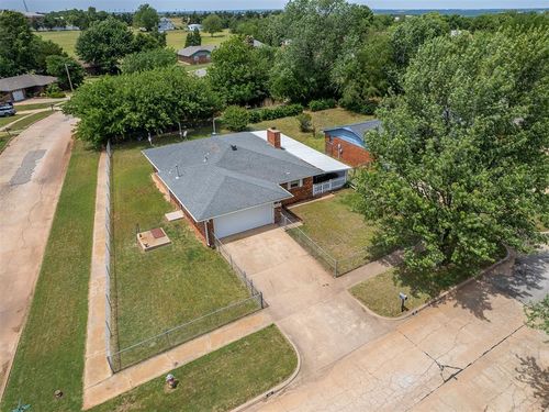 421 Milky Way, Guthrie, OK, 73044-6339 | Card Image