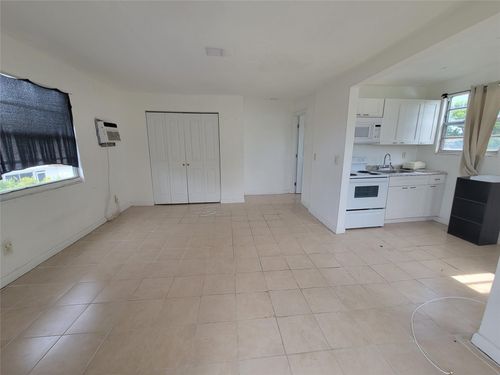 2-1853 Nw 5th St, Miami, FL, 33125-4503 | Card Image