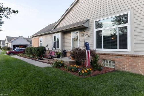34336 Manor Run Cir, Sterling Heights, MI, 48312-5330 | Card Image