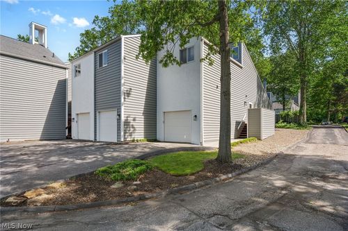 32-1376 Bobby Ln, Westlake, OH, 44145-1985 | Card Image