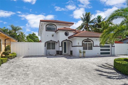 15123 Nw 87th Pl, Miami Lakes, FL, 33018-1385 | Card Image