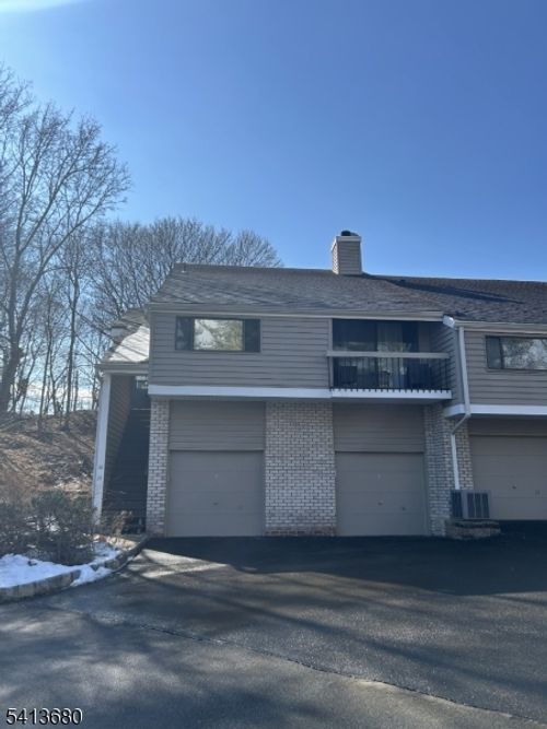 15 South Ct, Clinton, NJ, 08809-1138 | Card Image