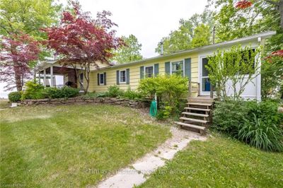 1995 Macdonald Dr, House other with 3 bedrooms, 1 bathrooms and 8 parking in Fort Erie ON | Image 2