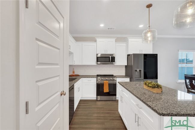 Photo is of another unit and does not represent the design selections in all units. | Image 6