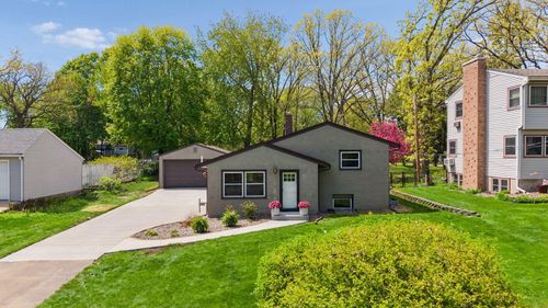 2590 Arbor Dr, White Bear Lake, MN, 55110-3904 | Card Image
