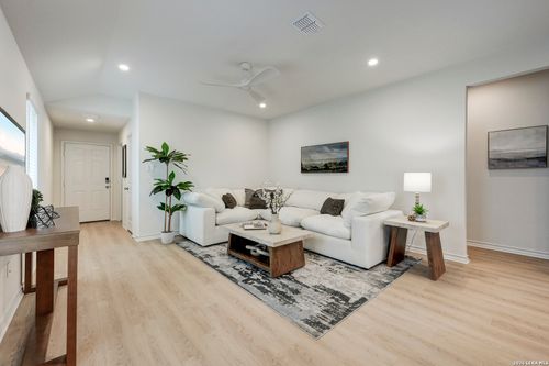 1547 Estelea Grv, New Braunfels, TX, 78130-0557 | Card Image