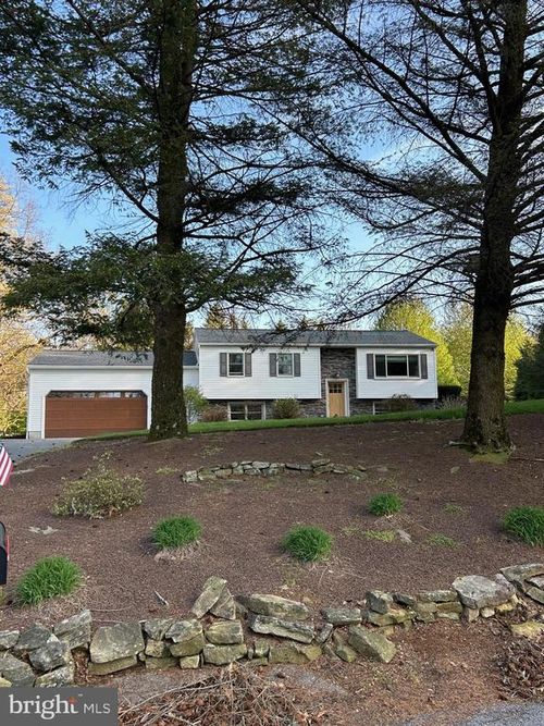 18 Deer Path Rd, ROBESONIA, PA, 19551-9660 | Card Image