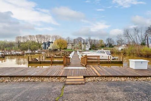 70-500 Virginia Ave, South Haven, MI, 49090-7761 | Card Image