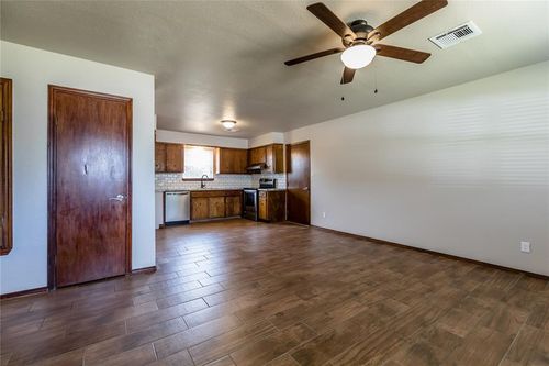 1402 Sherry Ct, Elk City, OK, 73644-1214 | Card Image