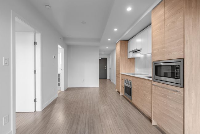 1112 - 13655 Fraser Highway, Condo with 1 bedrooms, 1 bathrooms and 1 parking in Surrey BC | Image 4